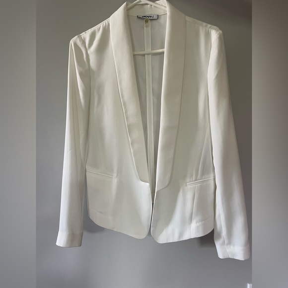 Creamy White DKNYC blazer. Size 6 - Picture 1 of 4